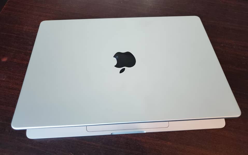 MACBOOK M3 PRO 14" 18GB RAM, 512GB SSD 4