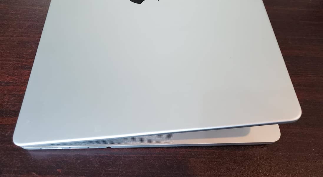 MACBOOK M3 PRO 14" 18GB RAM, 512GB SSD 5