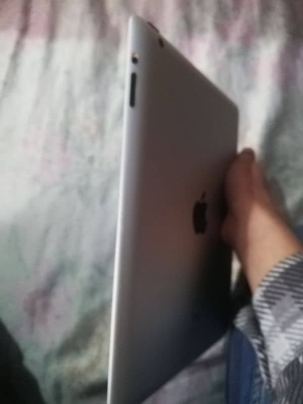 I pad 4Genration urgent 4 sale 3