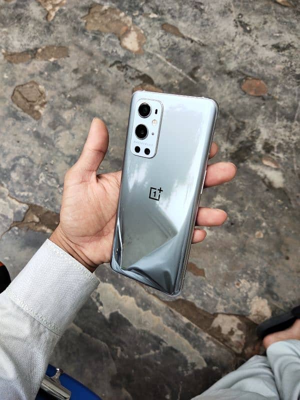 OnePlus 9 pro 5G- 12+4=16GB 256GB 8