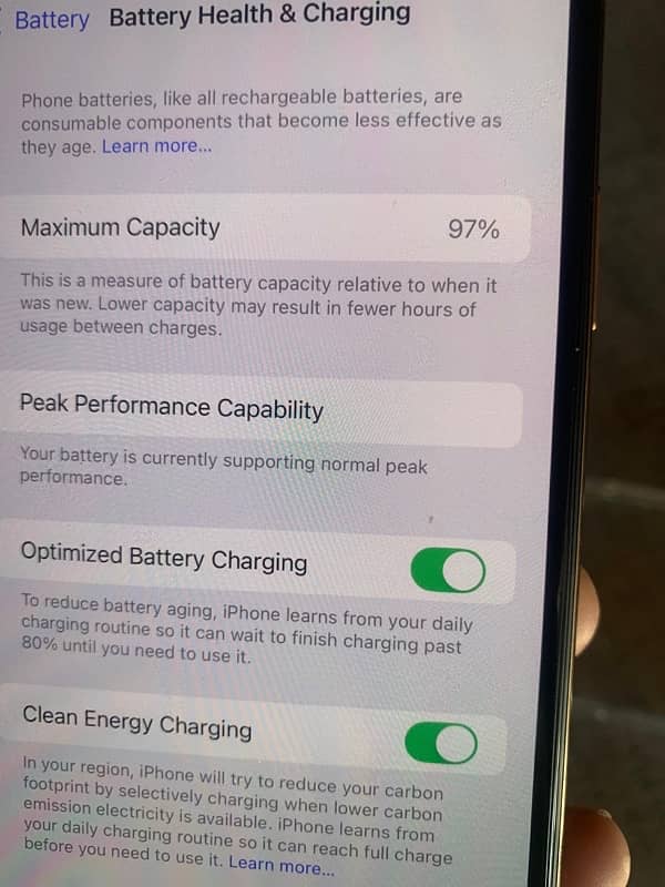 i phone xamax urjent sail 97% battery Health Golden clour 64gb o 6