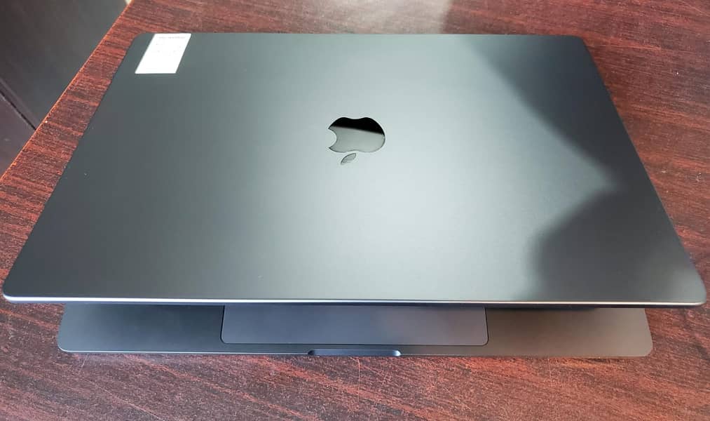 MACBOOK M3 PRO 16" 18GB RAM , 512GB SSD SPACE BLACK 1