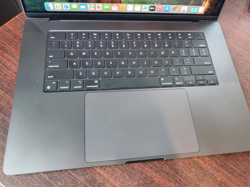 MACBOOK M3 PRO 16" 18GB RAM , 512GB SSD SPACE BLACK 2