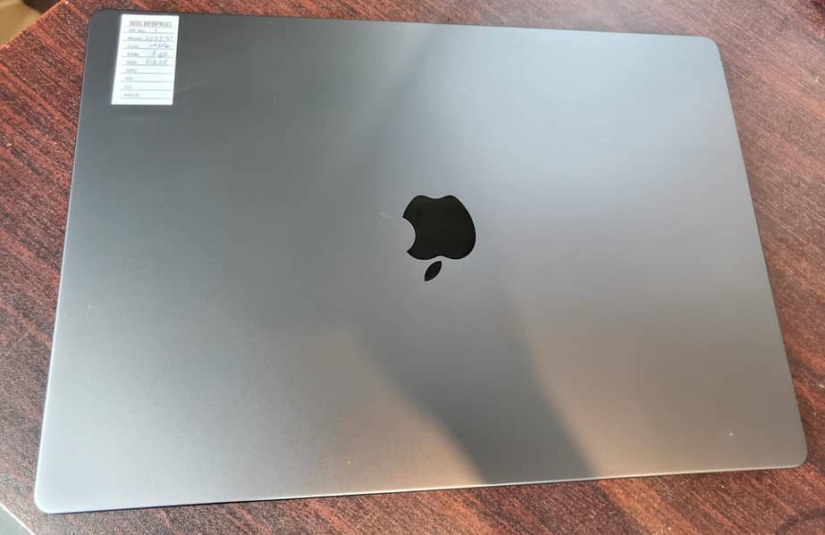 MACBOOK M3 PRO 16" 18GB RAM , 512GB SSD SPACE BLACK 4