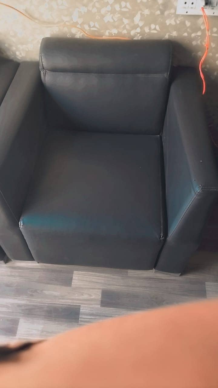 Leather and steel frame sofa set 4 addad as a new condition hei 1