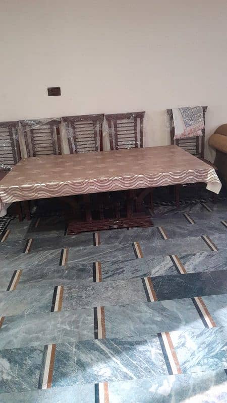 new  glass dining table in taali very good condition 2