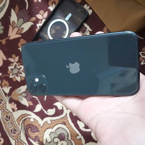 i Phone 11 64gb 10/10 condition 2