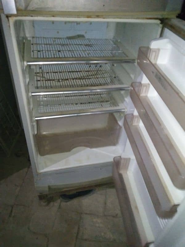 Used Dawlance fridge 1