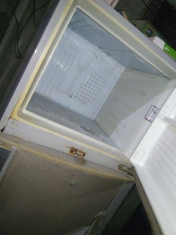 Used Dawlance fridge 2