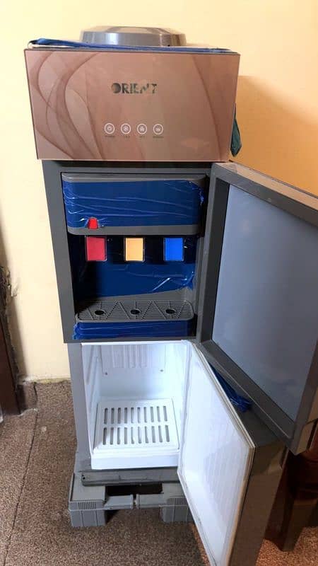 un used water dispenser 1