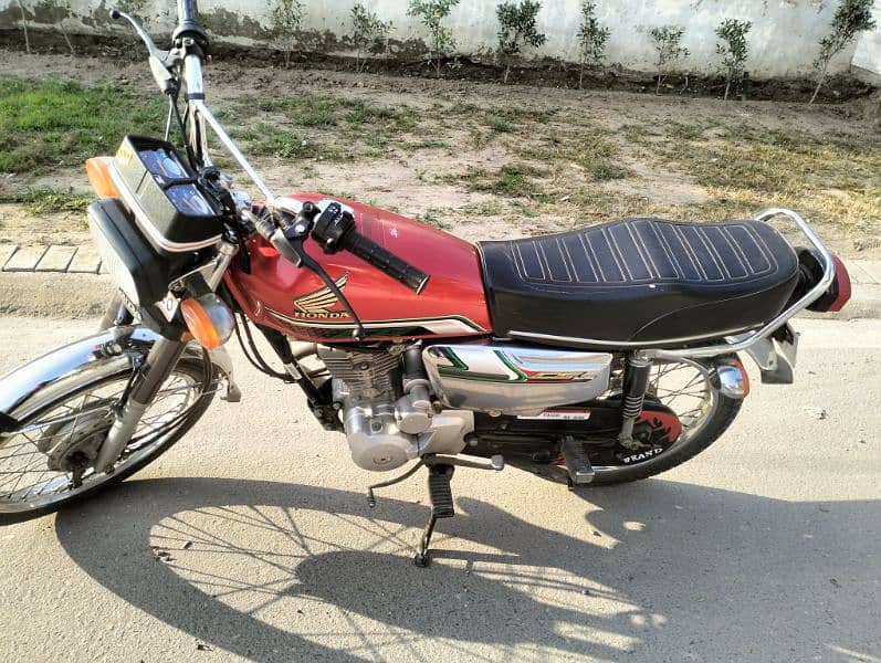 Honda 125 salf new condition 9000km chali hain 0