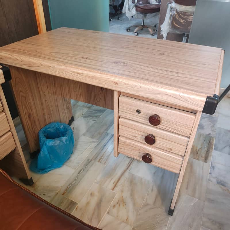 Computer Table with 3 drawer 0