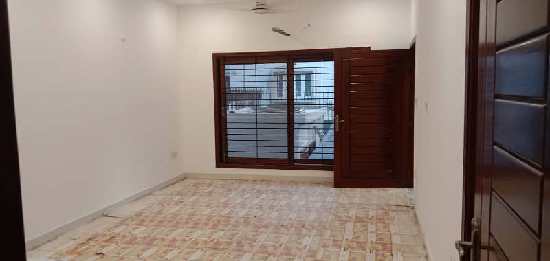 newly renovated bunglow KDA extention with car parking 1+3 bed room independent 14