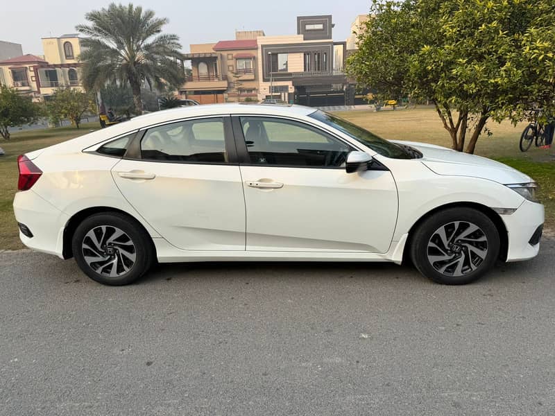 Honda Civic 2018 4