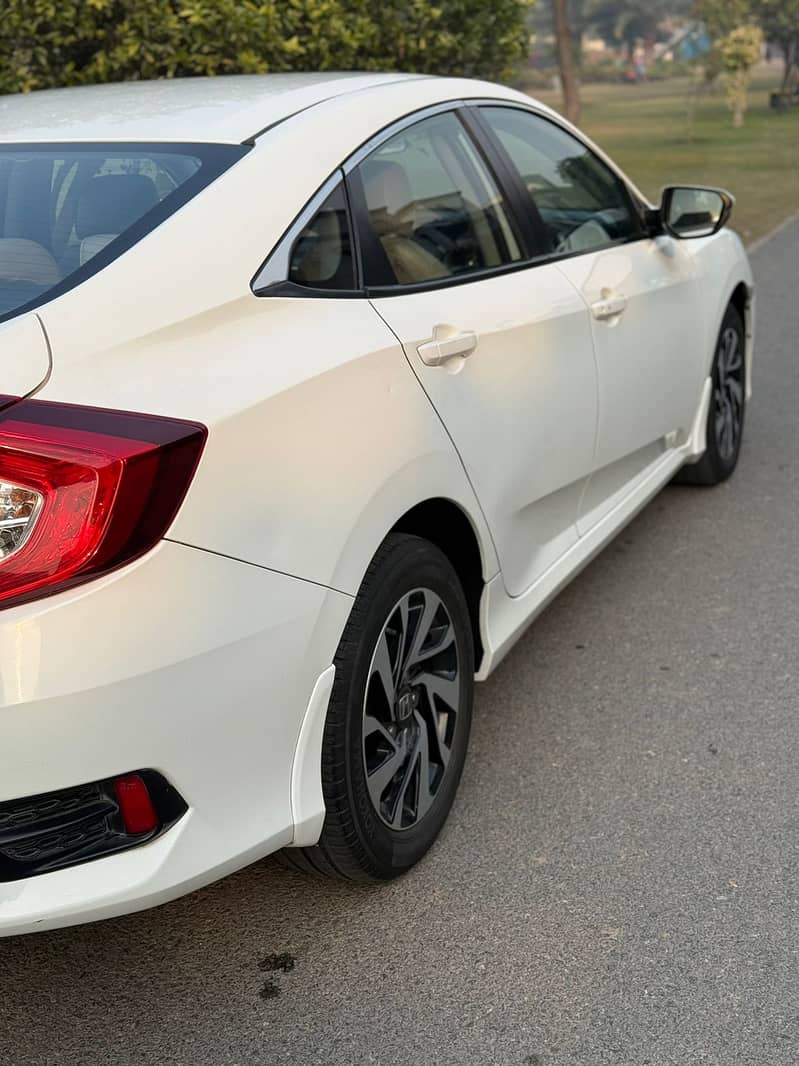 Honda Civic 2018 5