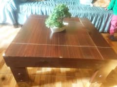 wood center table condition 7/10. .