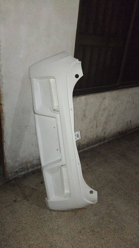 alto 660 white back bumper new condition 0