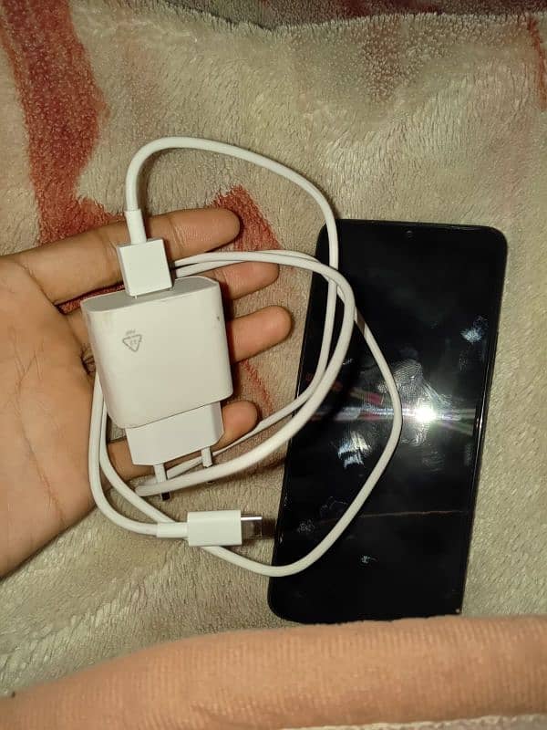 one moth used howa ha New mobile ha Daba guum ho gaya ha  charger ha 7