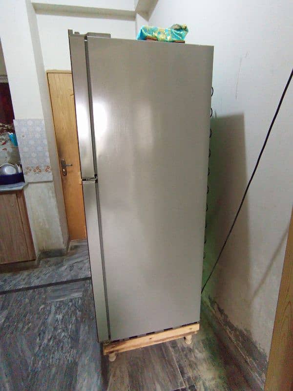 Haier hrf345 Refrigerator 2