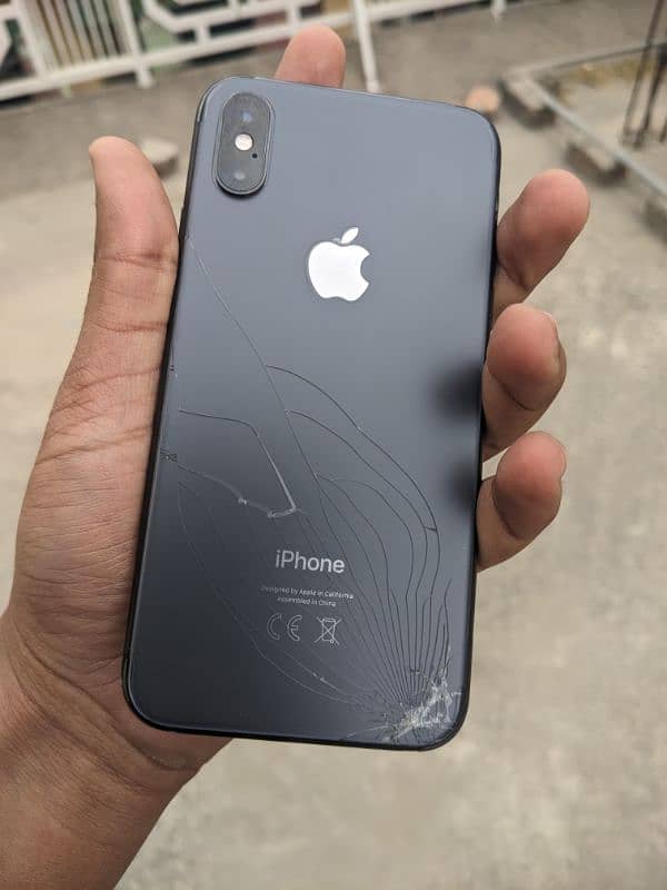 Iphone XS PTA back cracked 6