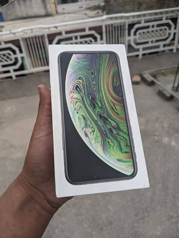 Iphone XS PTA back cracked 7