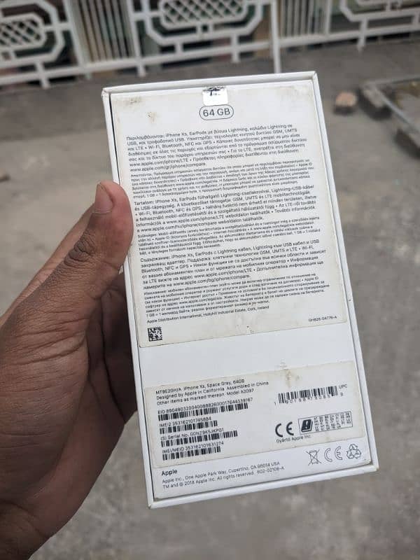 Iphone XS PTA back cracked 8