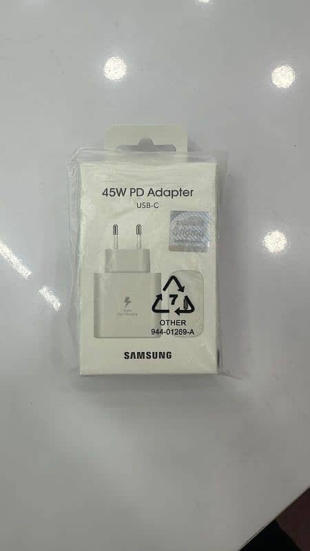 Samsung Super Fast 2.0 45 Watt Fast Charger And Cable 0