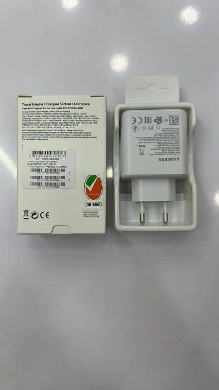 Samsung Super Fast 2.0 45 Watt Fast Charger And Cable 1