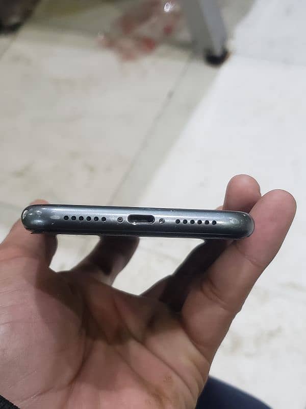 iphone 11 non PTA 7