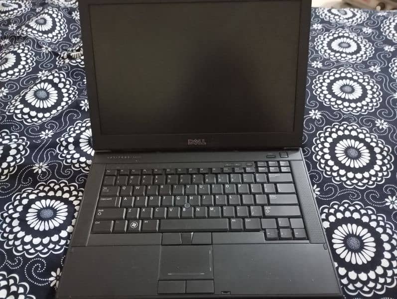 Dell latitude E6410 laptop with charger 0