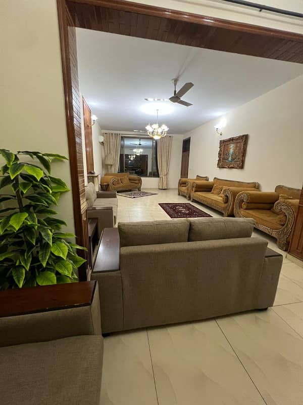 Luxury Living: 1 Kanal Fully Furnished House for Rent in F-10 8