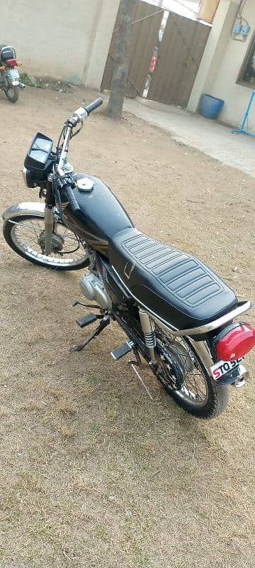 Honda CG 125 in 100% lush condition is for sale. 1