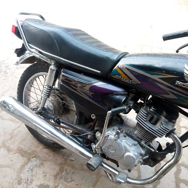 Honda CG 125 in 100% lush condition is for sale. 5