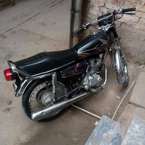 Honda CG 125 in 100% lush condition is for sale. 6