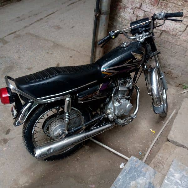 Honda CG 125 in 100% lush condition is for sale. 7