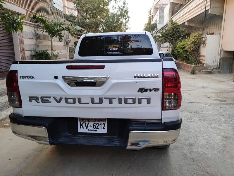 Toyota Hilux Revo V 2017 8