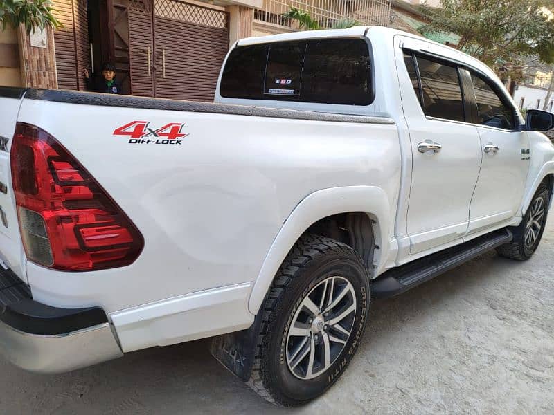 Toyota Hilux Revo V 2017 9