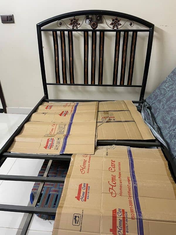 Iron bed 10/10 condition single bed 2