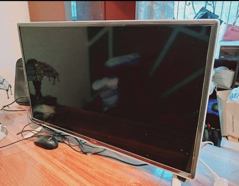 LG 32-Inch Satelite battery LED TV for sale. Brand new condition 3