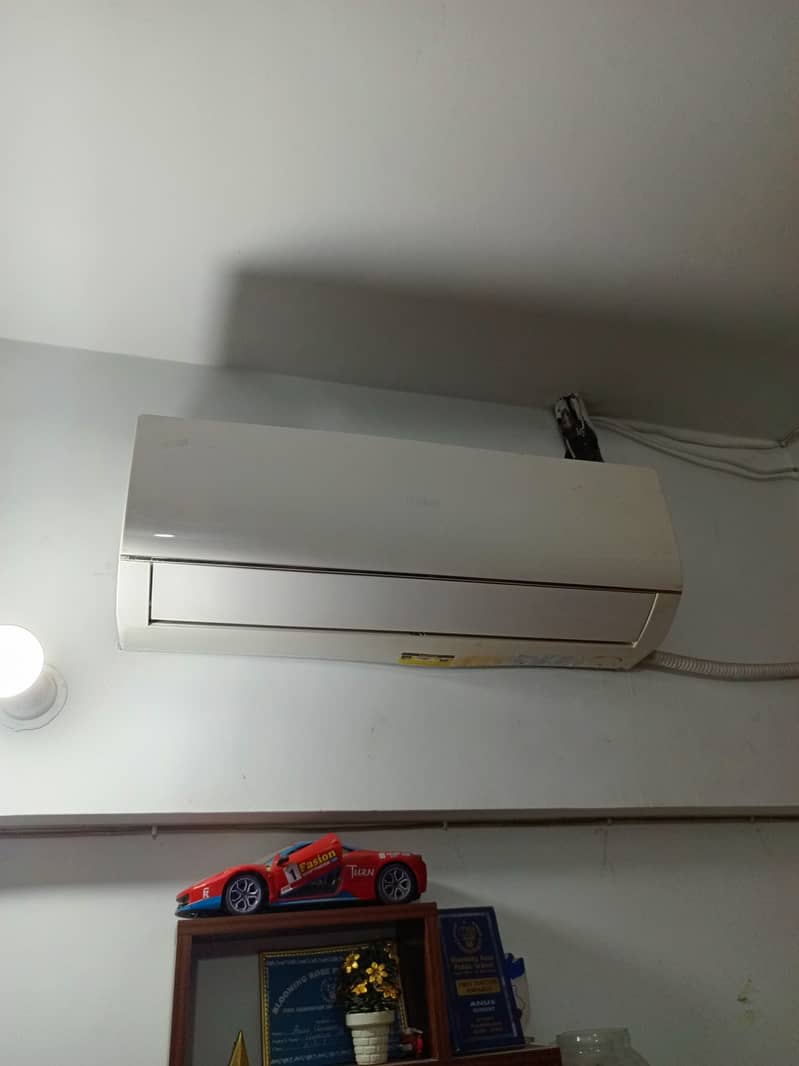 1 ton Ac good condition 2