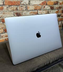 Apple Macbook /Pro 2019/ Core i9 15 Inche /(With Original Charger)