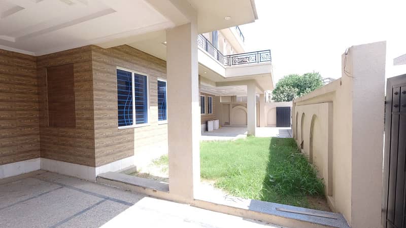 Beautiful House available for Sale in G15 5