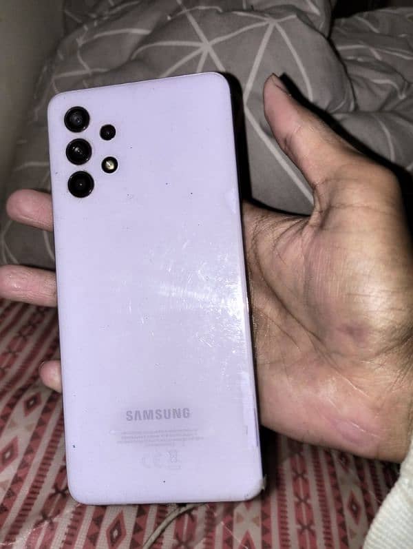 SAMSUNG A32 10by10 Ladies hand used. 10