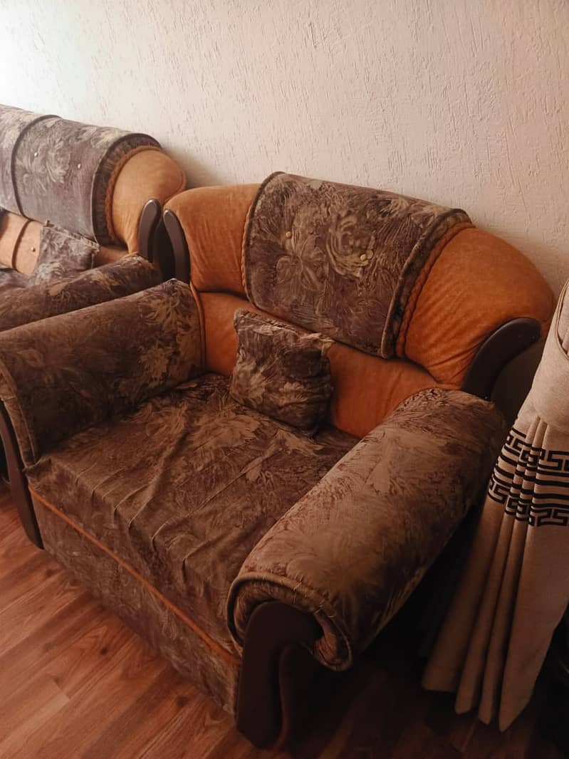 5 seater sofa for sale in excellent condition 0