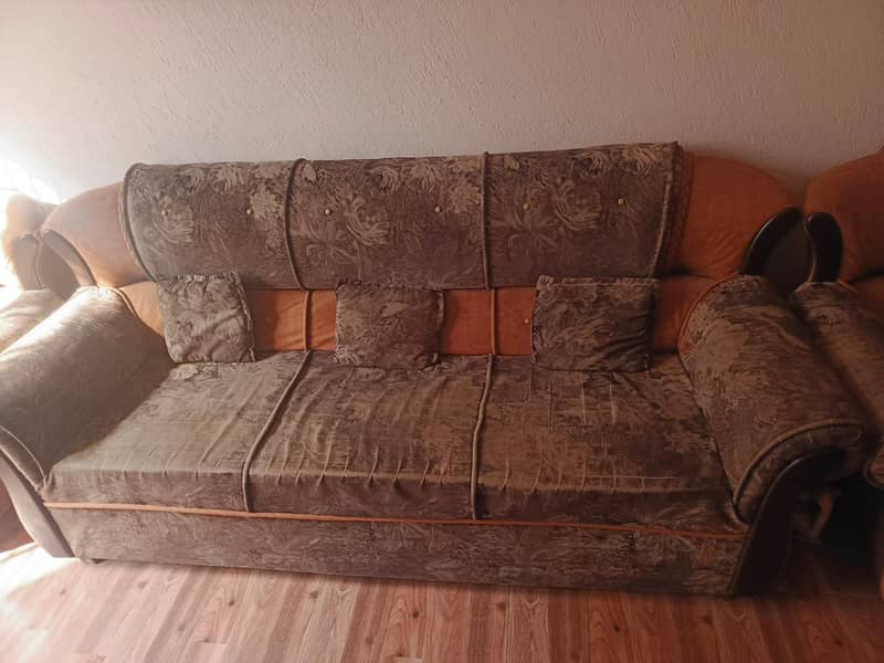 5 seater sofa for sale in excellent condition 2