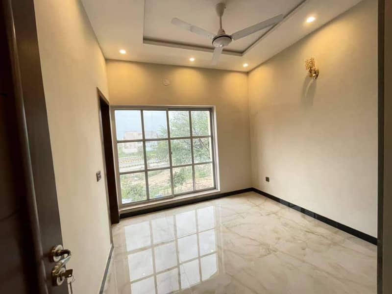 5 MARLA CORNER HOUSE AVAILBE FOR RENT 18