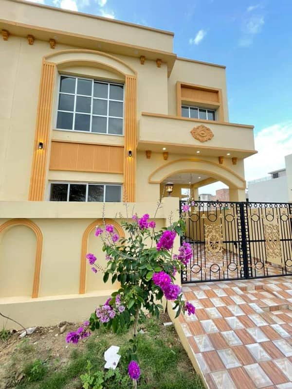 5 MARLA CORNER HOUSE AVAILBE FOR RENT 25