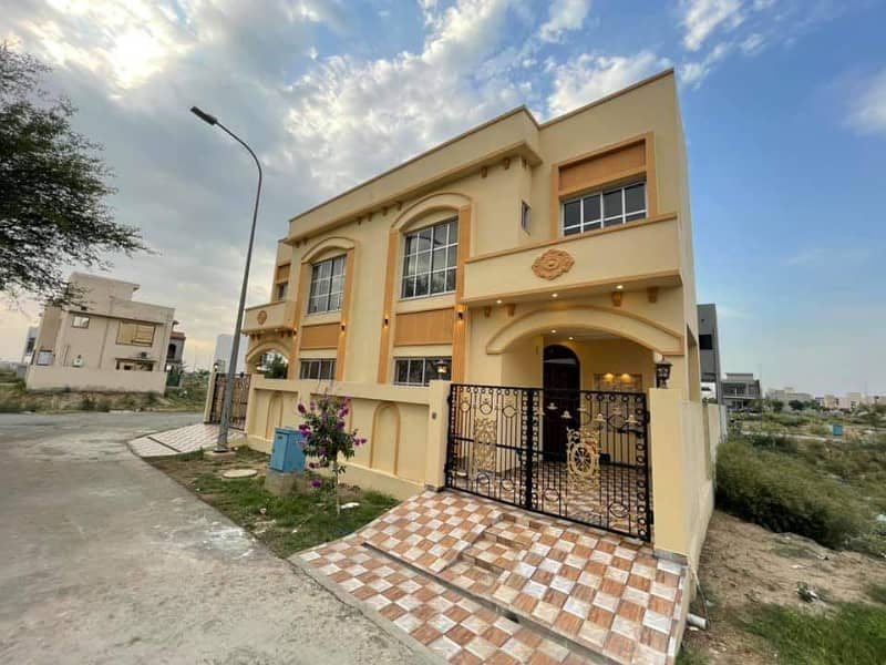 5 MARLA CORNER HOUSE AVAILBE FOR RENT 28