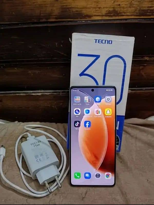 Tecno camon 30 12+12GB/256 10by10 complete box 0