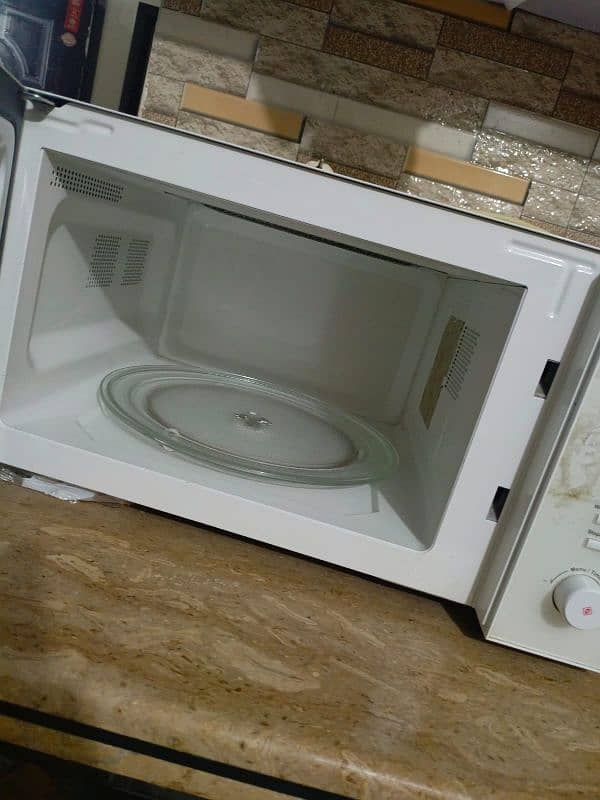 microwave oven , used but new condition 0